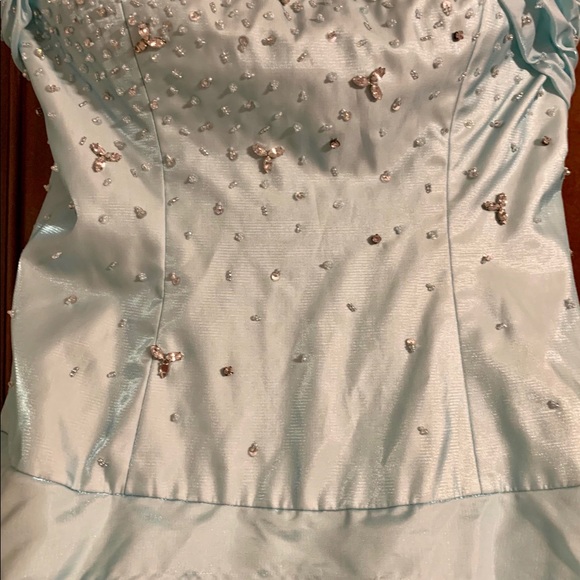 Stunning Formal Dress! - Picture 3 of 7